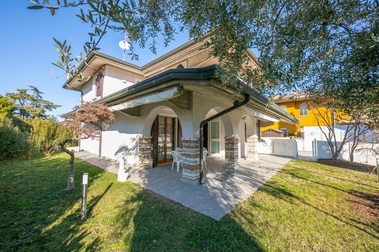 Villa Fiorita Apartments - Happy Rentals シルミオーネ エクステリア 写真