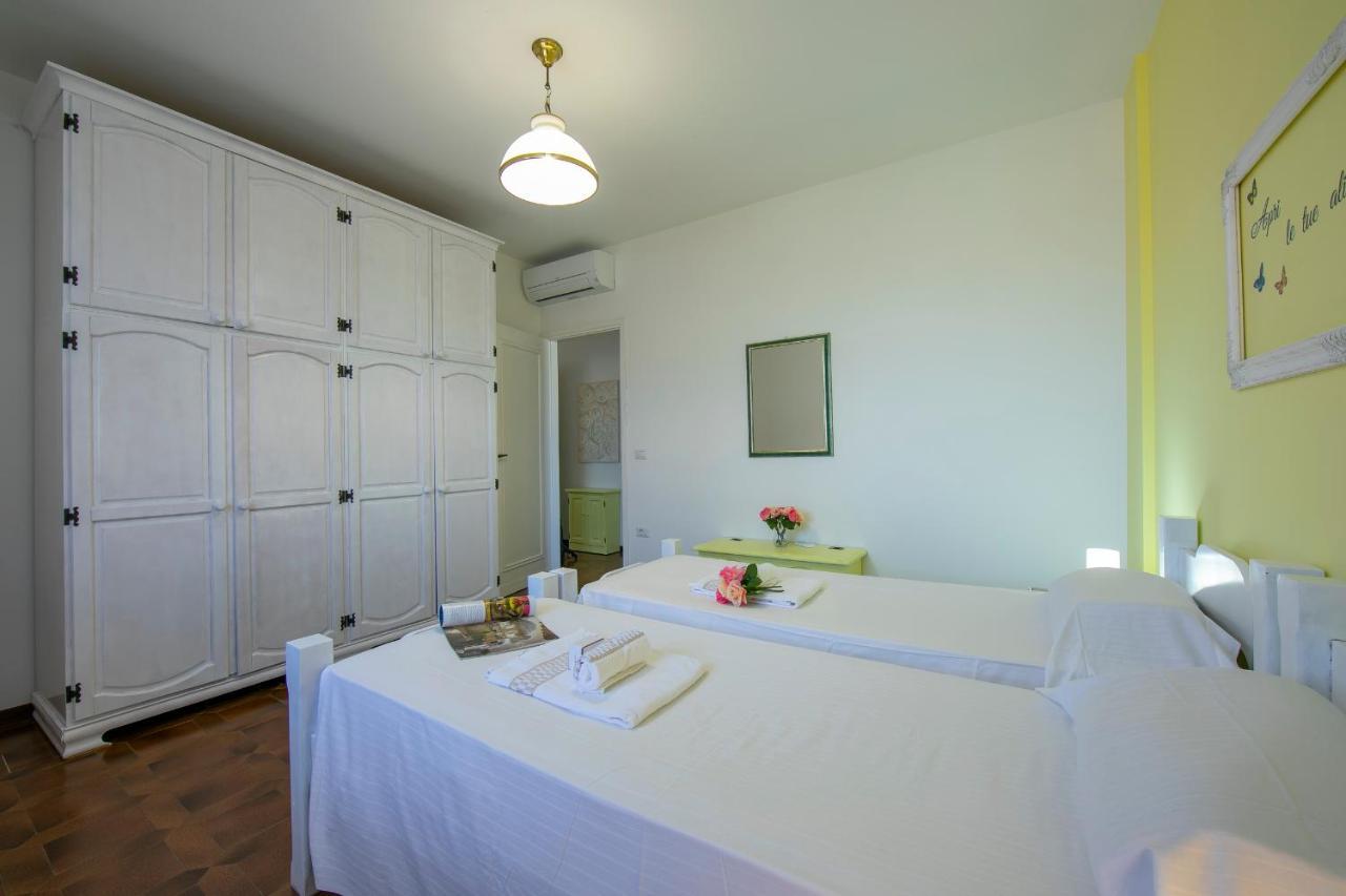 Villa Fiorita Apartments - Happy Rentals シルミオーネ エクステリア 写真