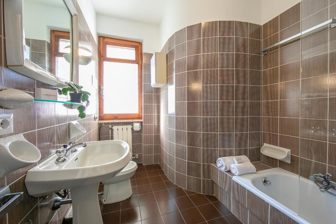 Villa Fiorita Apartments - Happy Rentals シルミオーネ エクステリア 写真