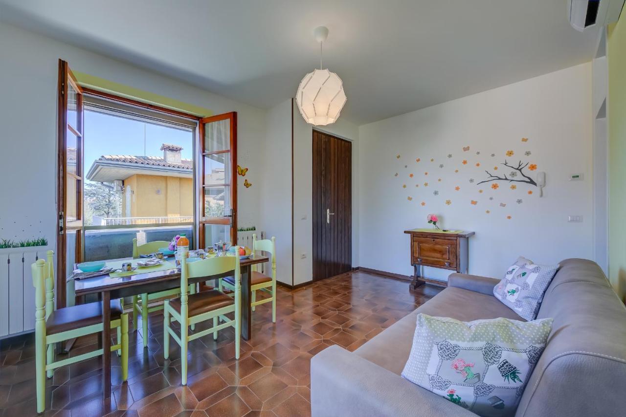 Villa Fiorita Apartments - Happy Rentals シルミオーネ エクステリア 写真