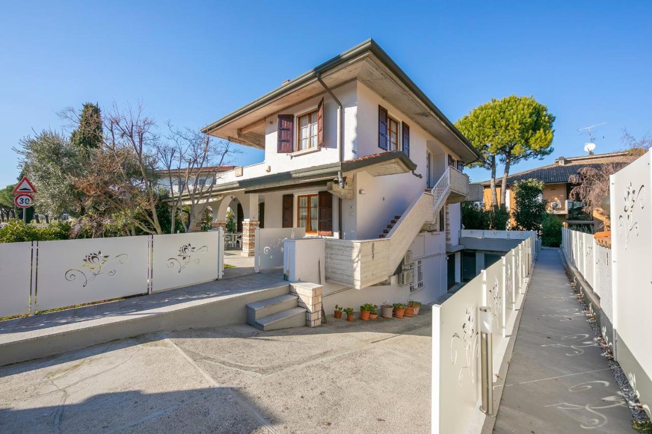 Villa Fiorita Apartments - Happy Rentals シルミオーネ エクステリア 写真