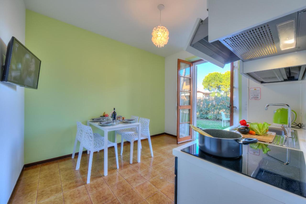 Villa Fiorita Apartments - Happy Rentals シルミオーネ エクステリア 写真