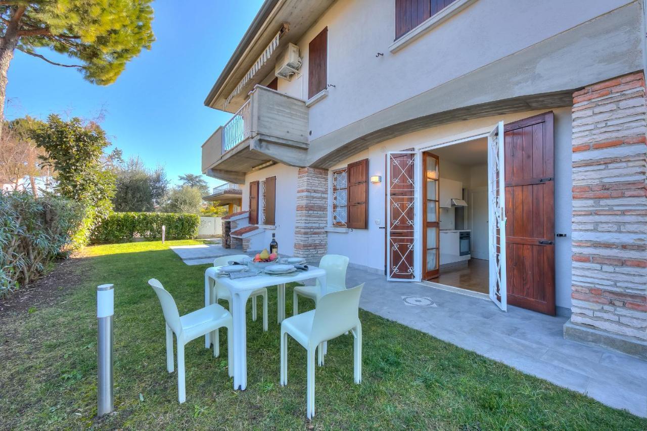Villa Fiorita Apartments - Happy Rentals シルミオーネ エクステリア 写真