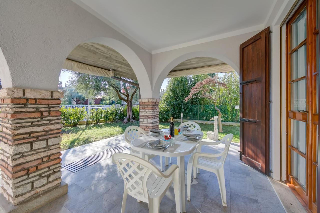 Villa Fiorita Apartments - Happy Rentals シルミオーネ エクステリア 写真