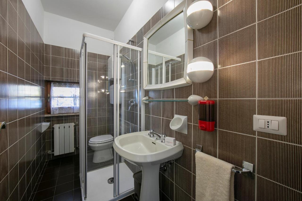 Villa Fiorita Apartments - Happy Rentals シルミオーネ エクステリア 写真